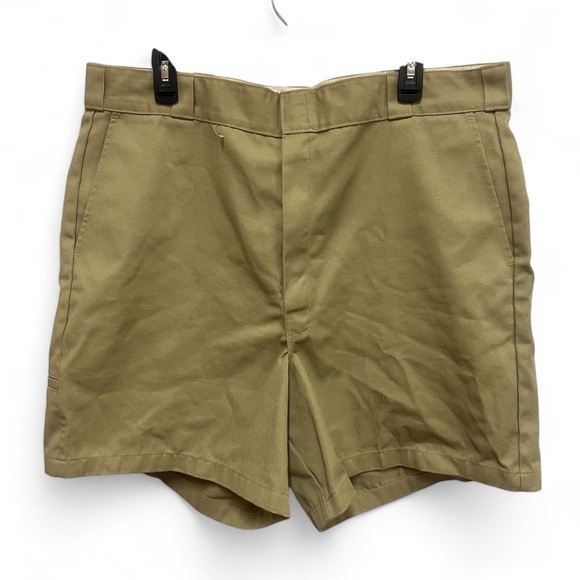 Men’s Loose Fit Dickies Shorts in khaki size 40 - Picture 1 of 8